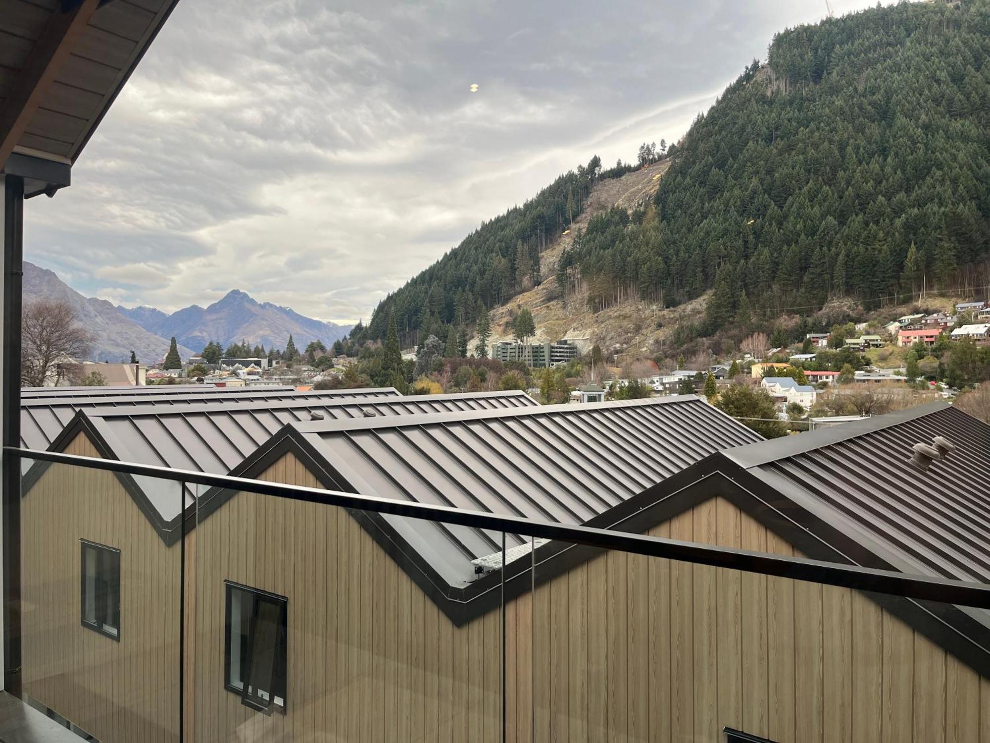 Queenstown Central - Walk To Town - Free Parking - Wifi And Smart Tv - Gym Экстерьер фото